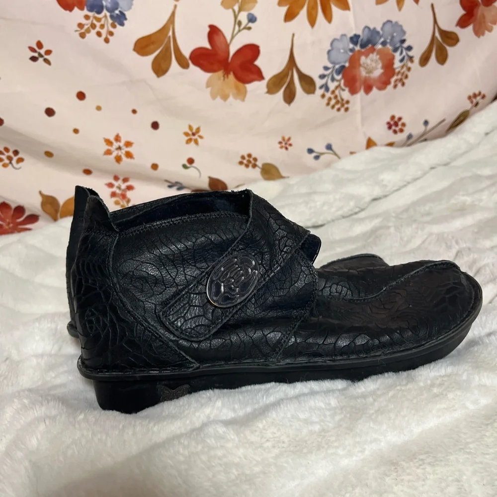 Alegria EU 41/ US 10.5 Caiti 586 Leaf Print Hook Loop Closure Ankle Goth Booties